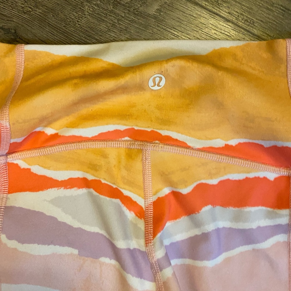 Lululemon capri size 4 - Picture 2 of 5